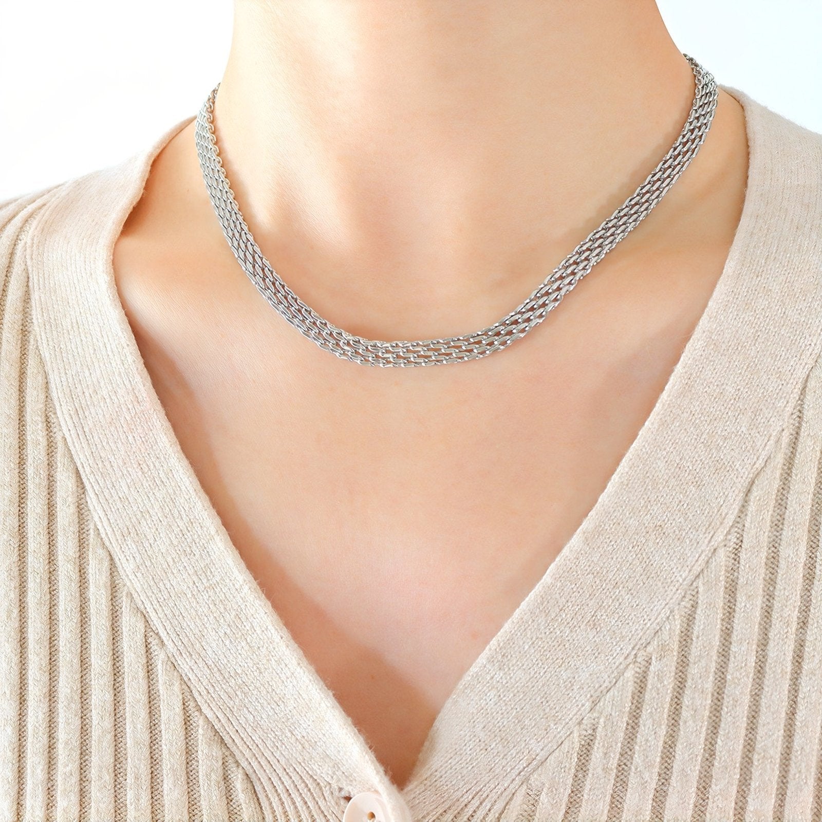 Collier court tressé, acier inoxydable, style contemporain, modèle Amina
