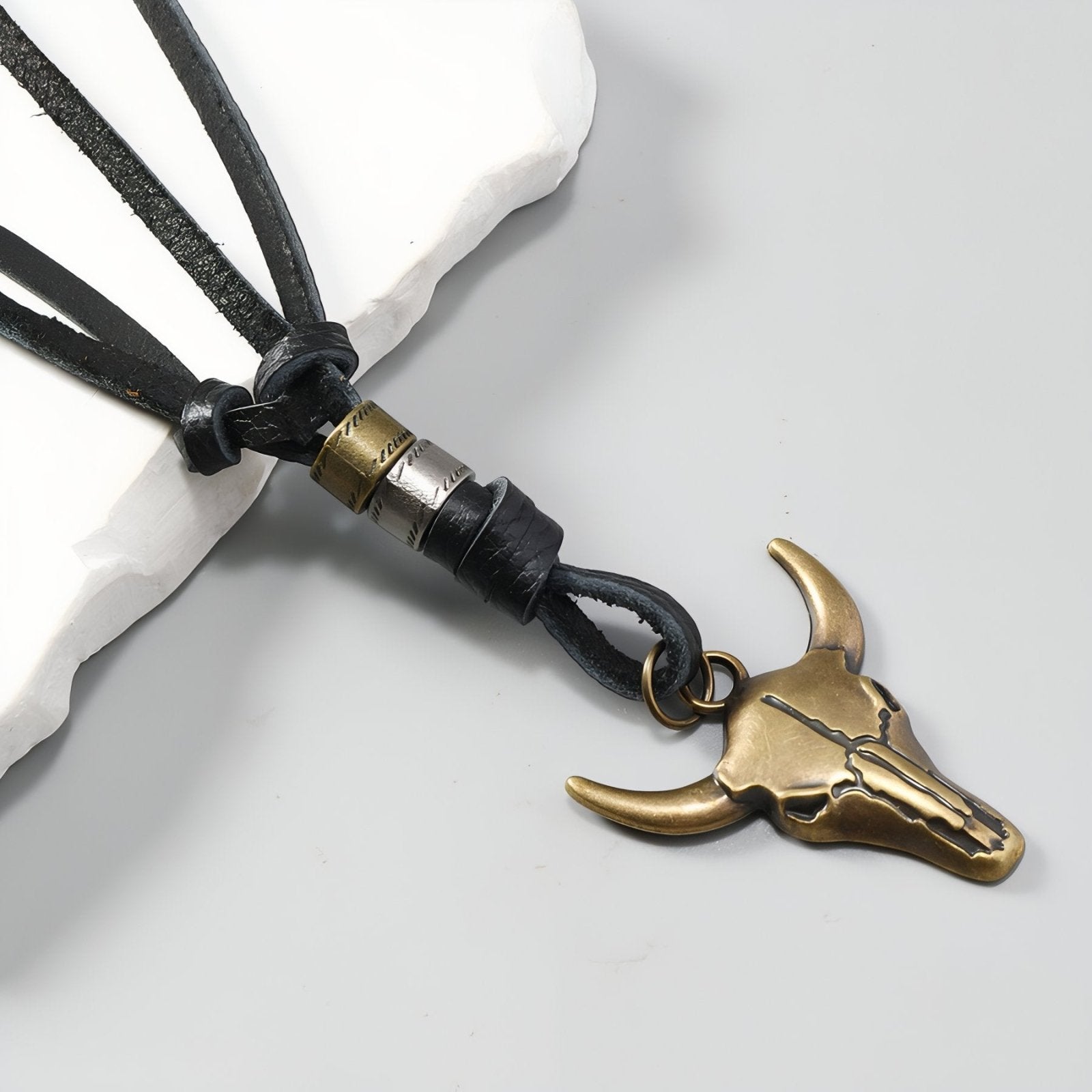 Collier cow - boy western unisexe, pendentif tête de taureau, cordon en cuir réglable