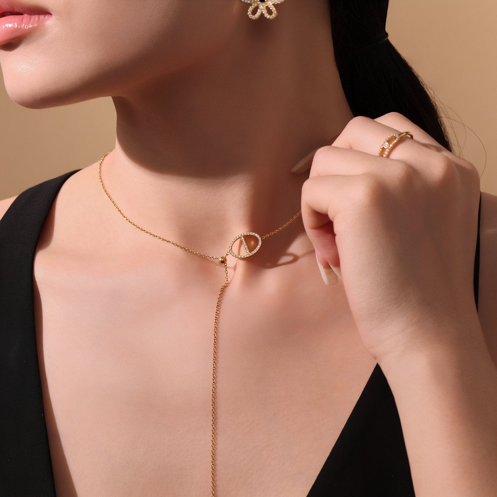 Collier cravate élégant femme, design ovale pavé de zircon, en acier inoxydable plaqué or ou argent