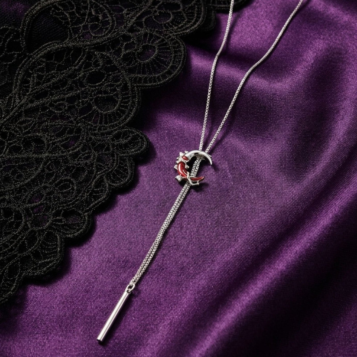 Collier cravate gothique pour femme, en alliage métallique, avec pendentif croissant de lune