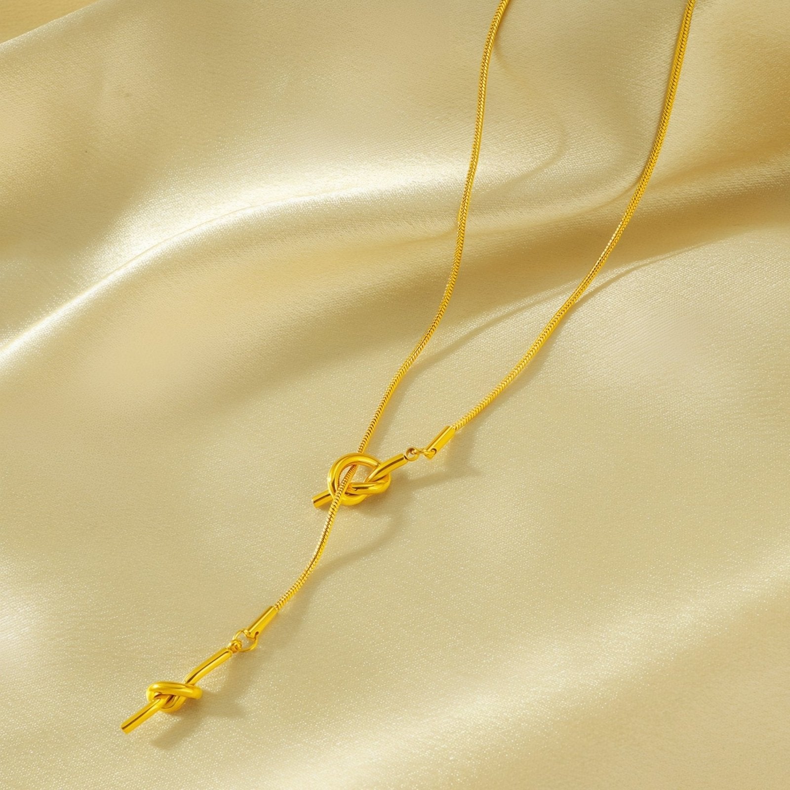 Collier cravate or femme, chaine serpent et double noeud, en acier inoxydable