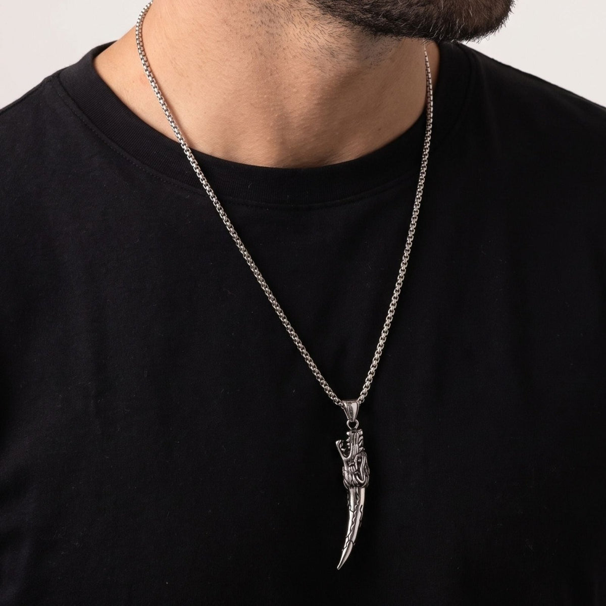 Collier croc de loup pour homme, en acier titane, pendentif sculpté avec tête de loup au style viking