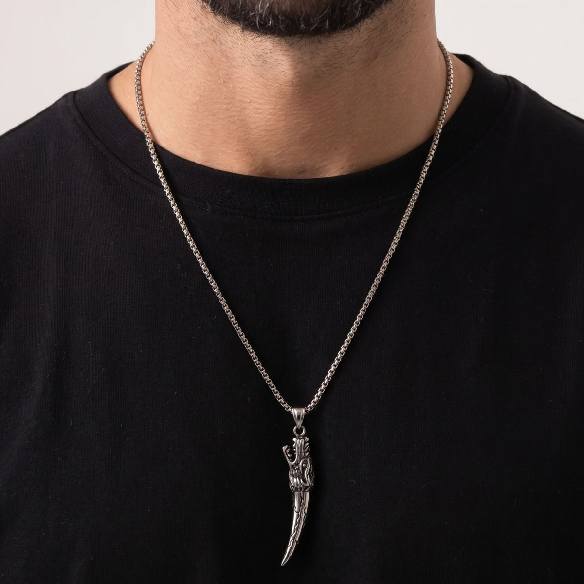 Collier croc de loup pour homme, en acier titane, pendentif sculpté avec tête de loup au style viking