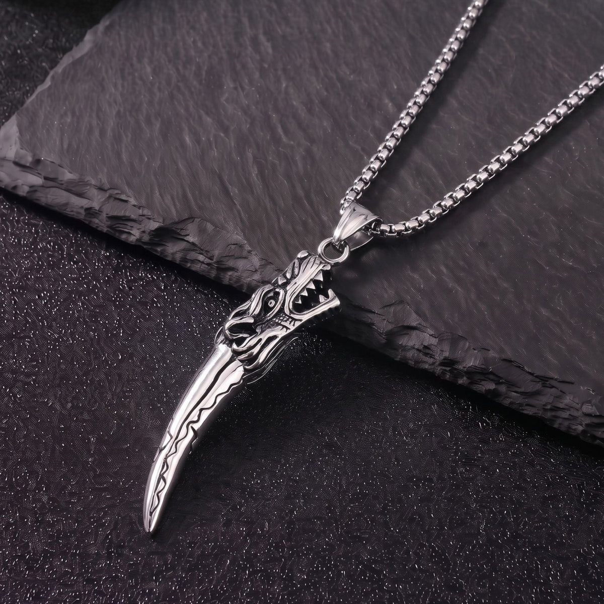 Collier croc de loup pour homme, en acier titane, pendentif sculpté avec tête de loup au style viking