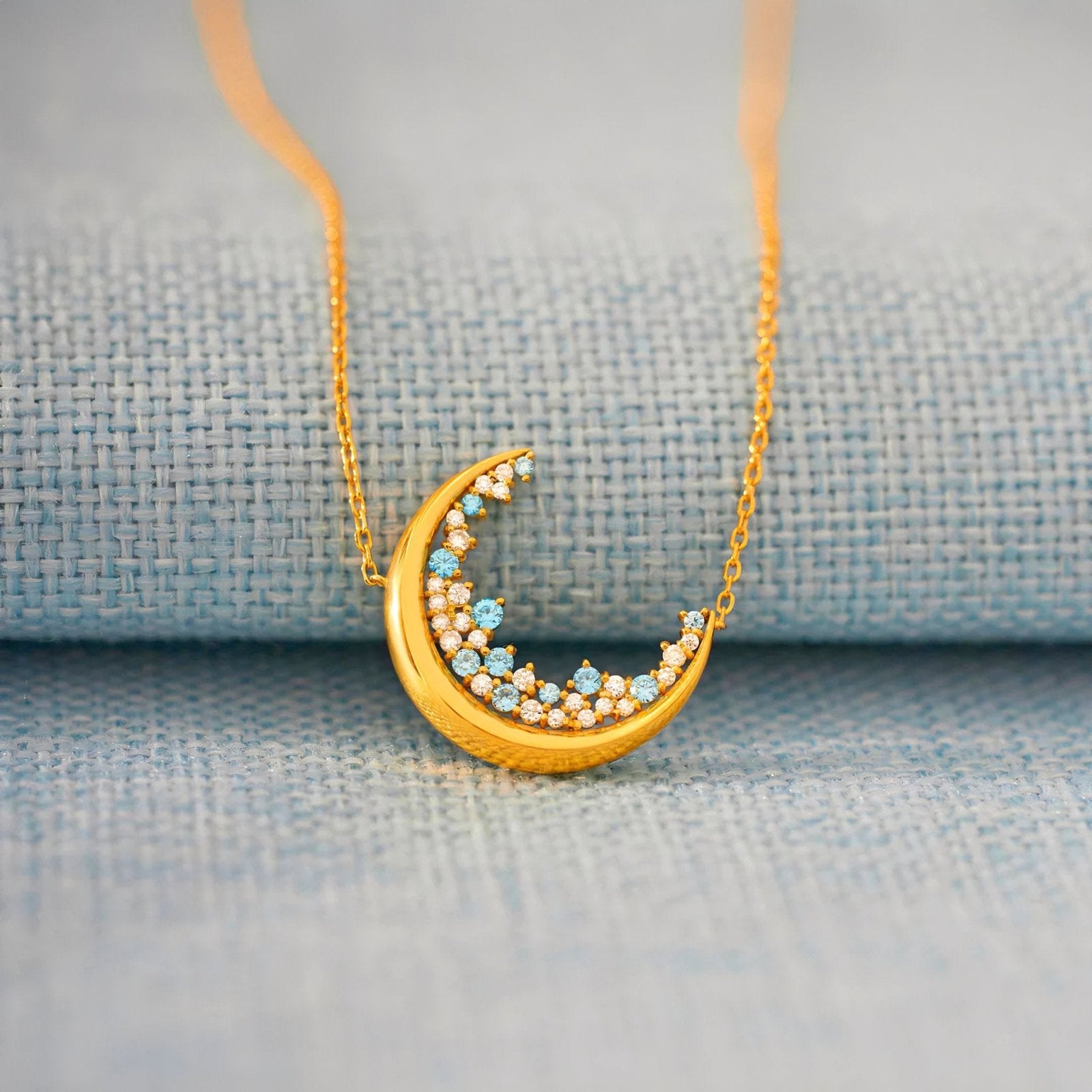 Collier croissant de lune en argent 925, plaqué or, zircons blancs et bleus, modèle Sloane
