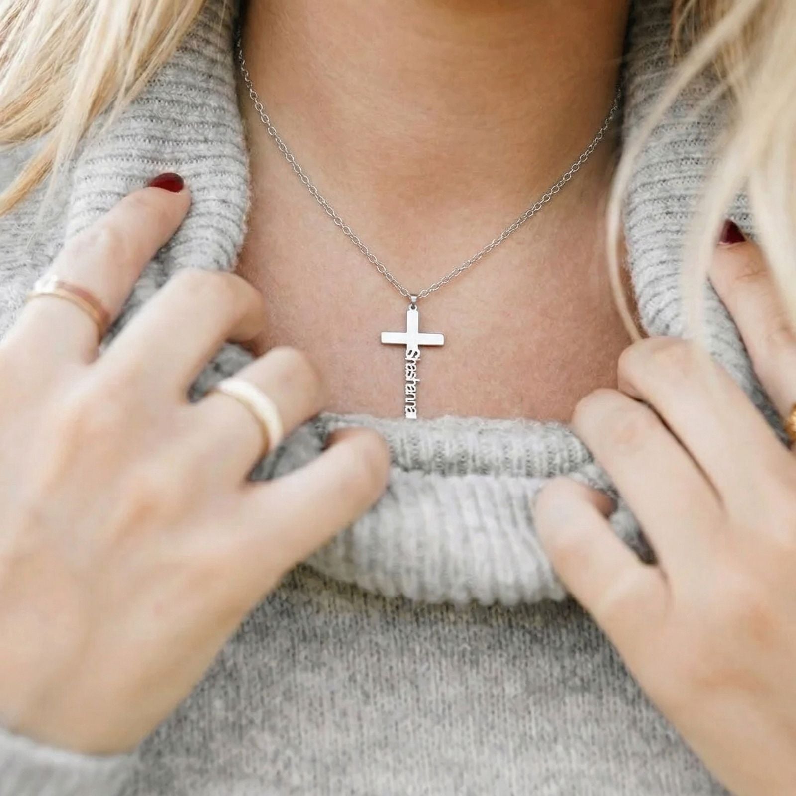 Collier croix avec nom gravé, prénom vertical, en acier inoxydable
