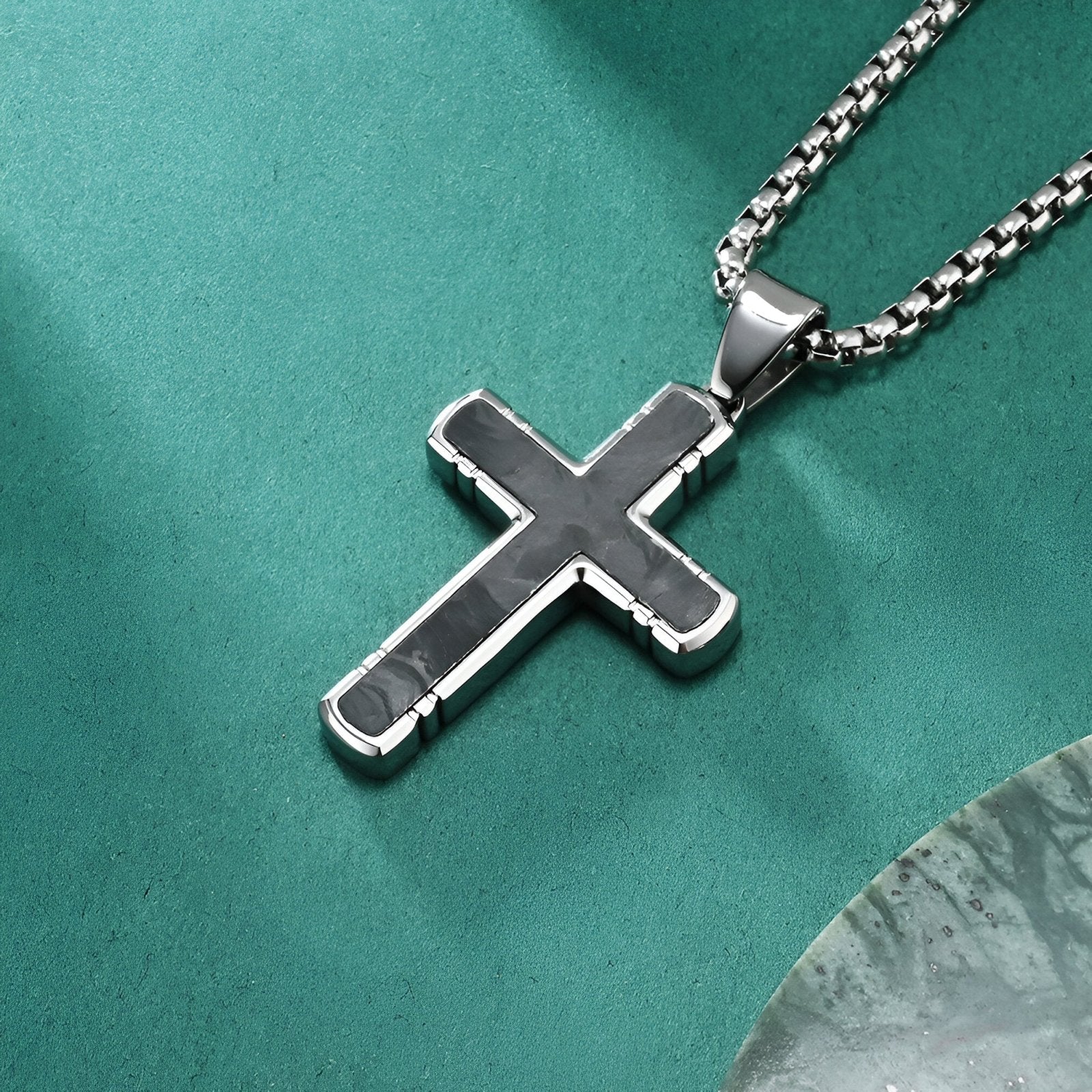Collier croix design en acier inoxydable, carbone marbré, chaîne jaseron pour homme, modèle Caleb