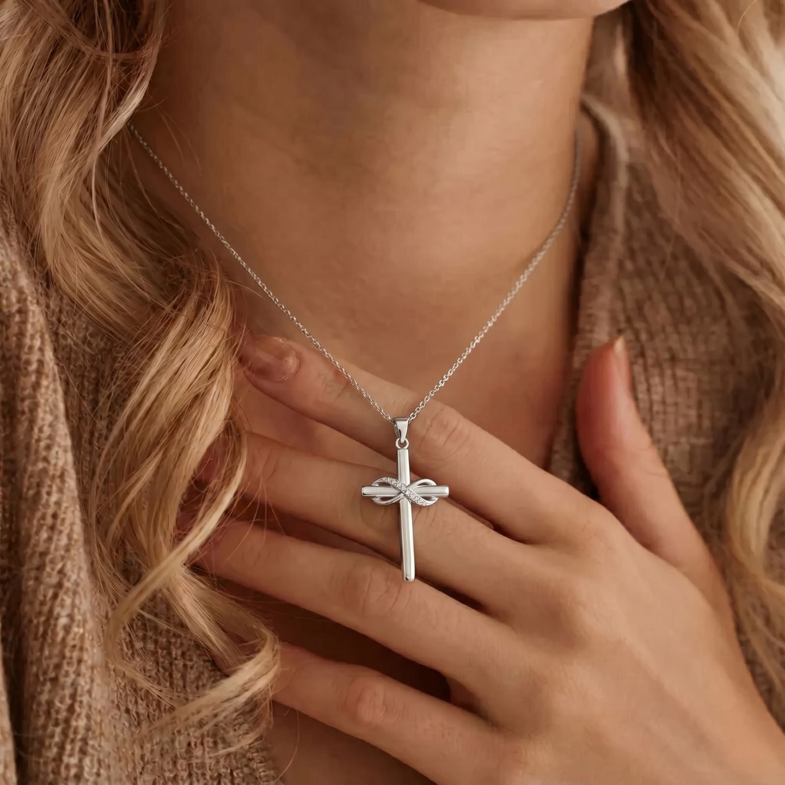 Collier croix en argent 925, motif infini serti de zirconium