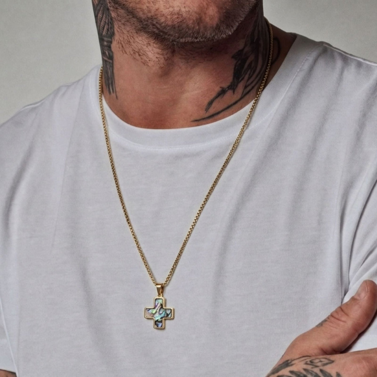 Collier croix pour homme, avec nacre naturelle irisée, en acier inoxydable