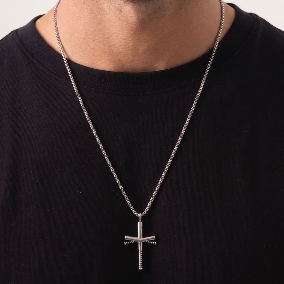 Collier croix pour homme, en acier titane, pendentif industriel avec vis