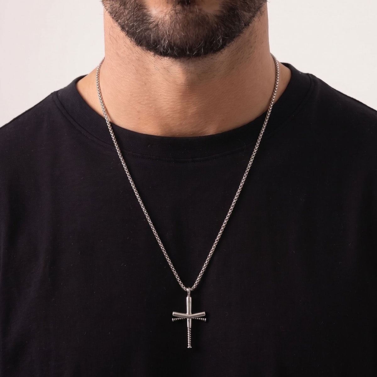 Collier croix pour homme, en acier titane, pendentif industriel avec vis