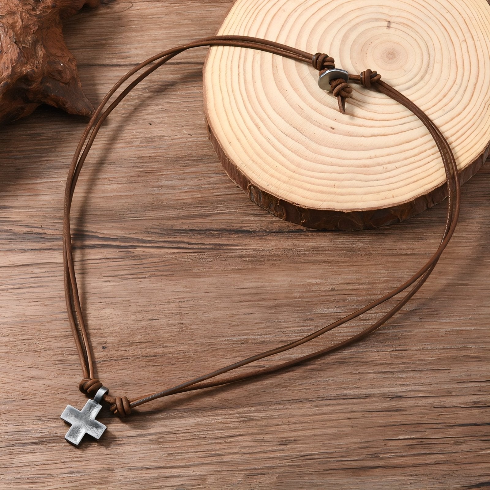 Collier croix vintage unisexe, cordon cuir noir ou marron, pendentif en métal vieilli
