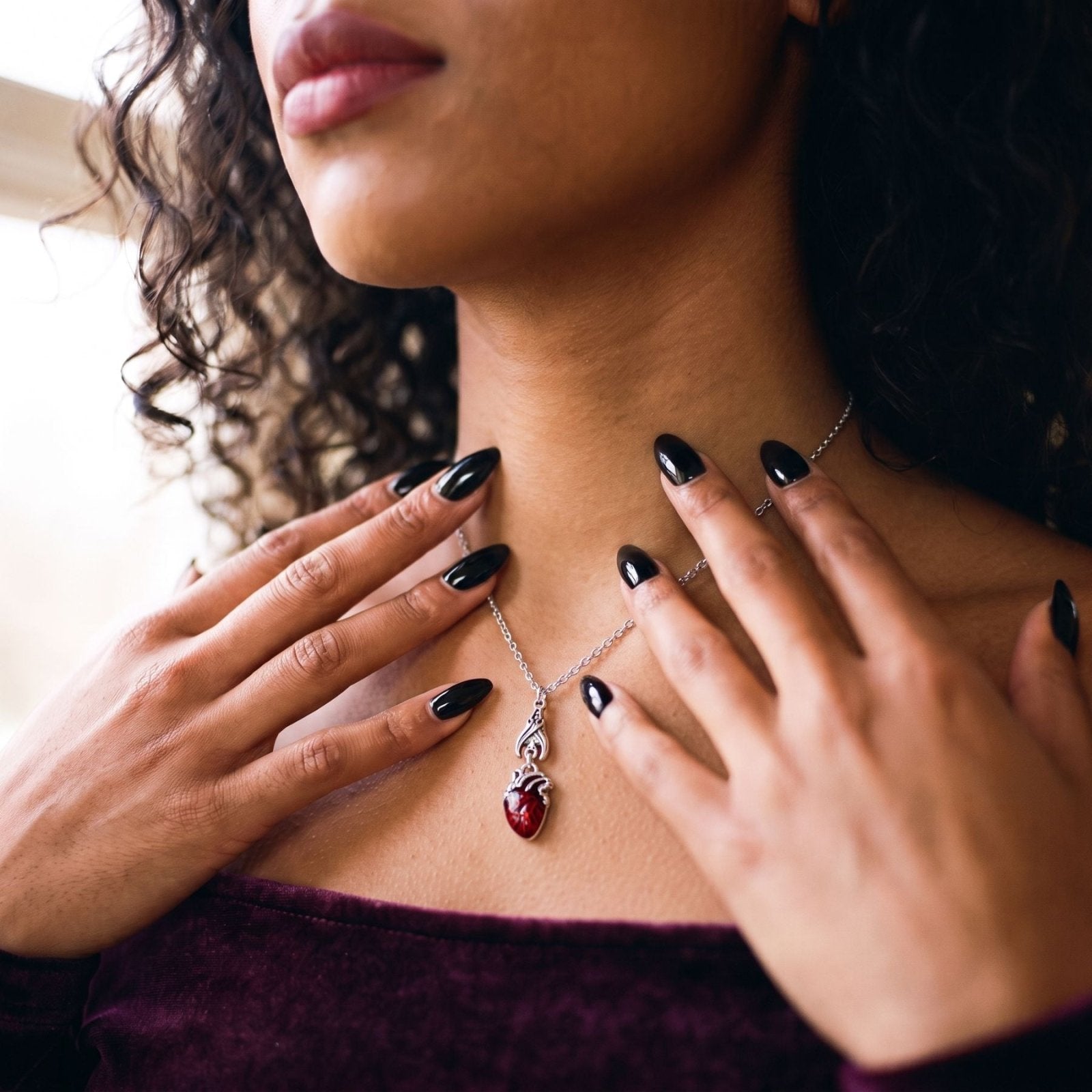 Collier dark romance pour femme, en alliage de zinc, avec cristal rouge