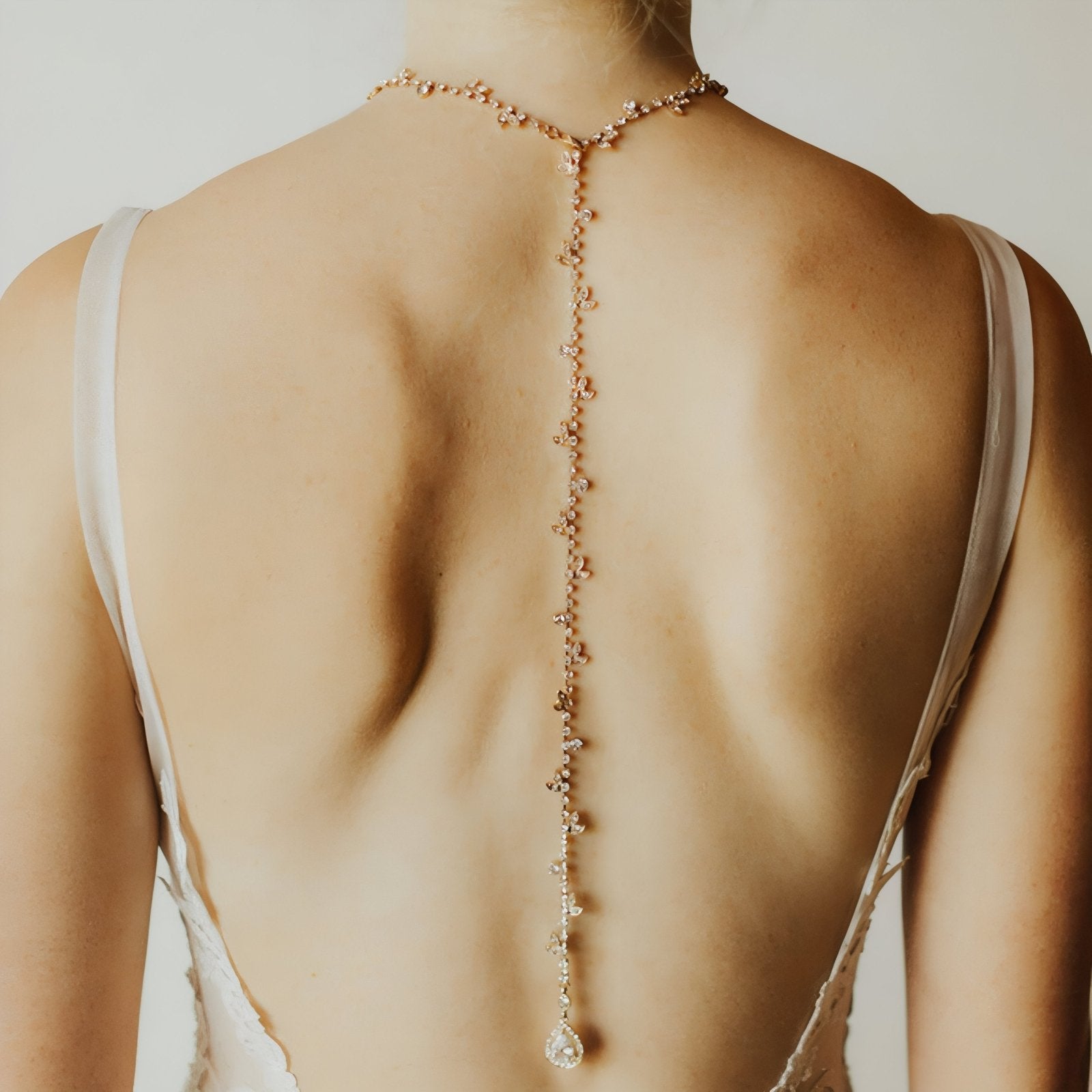 Collier de dos avec pendentif goutte pour femme, strass brillants, en alliage métallique