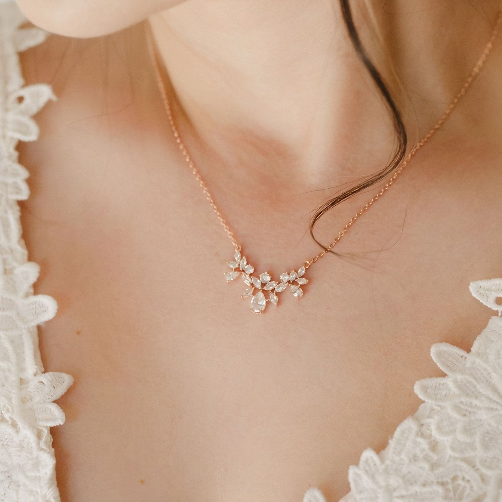 Collier de dos florale pour femme, avec zircon, en alliage métallique