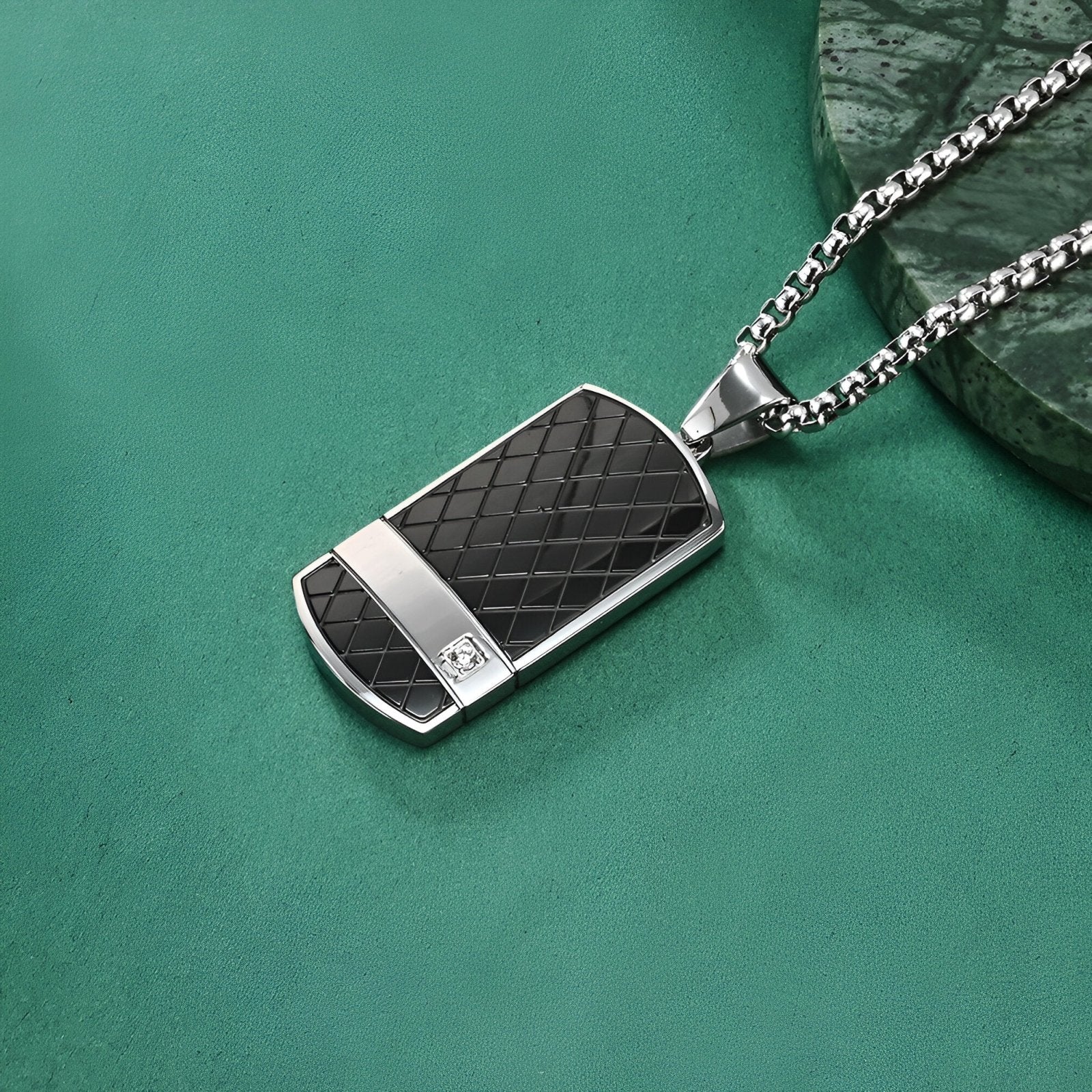 Collier design plaque militaire pour homme, acier inoxydable, finition quadrillée, modèle Viper