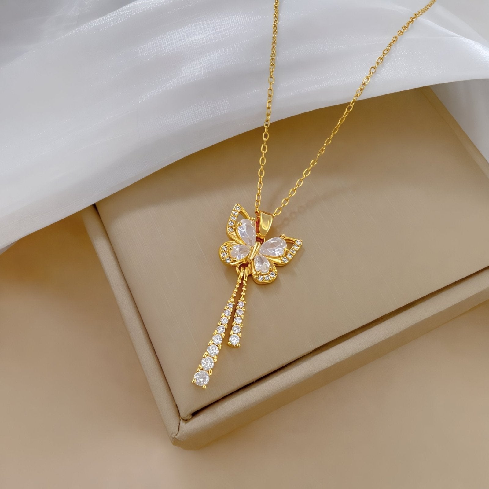 Collier doré à pendentif papillon, pampilles scintillantes en acier inoxydable, modèle Aubertine
