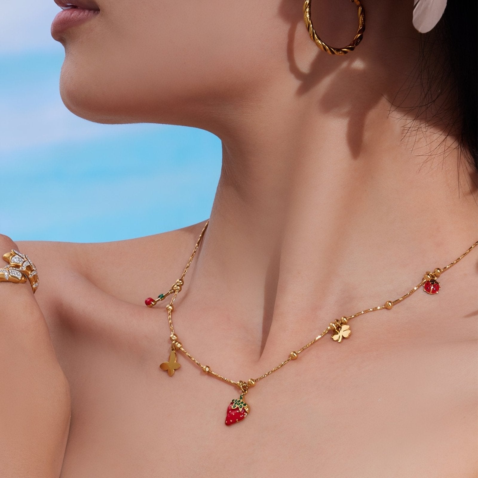 Collier doré femme, breloques fraise, coccinelle et cerises, acier inoxydable plaqué or 18K