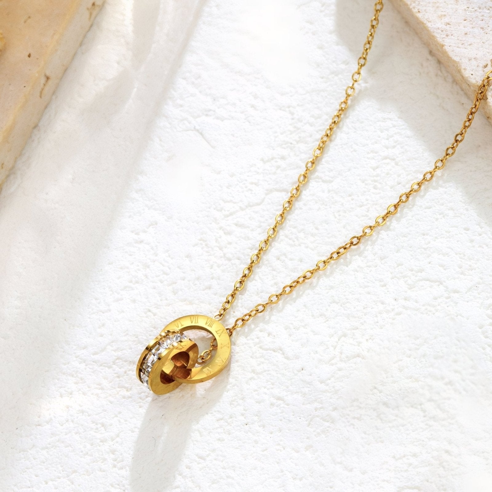 Collier double anneau entrelacé pour femme, chiffres romains et zircon, en acier inoxydable