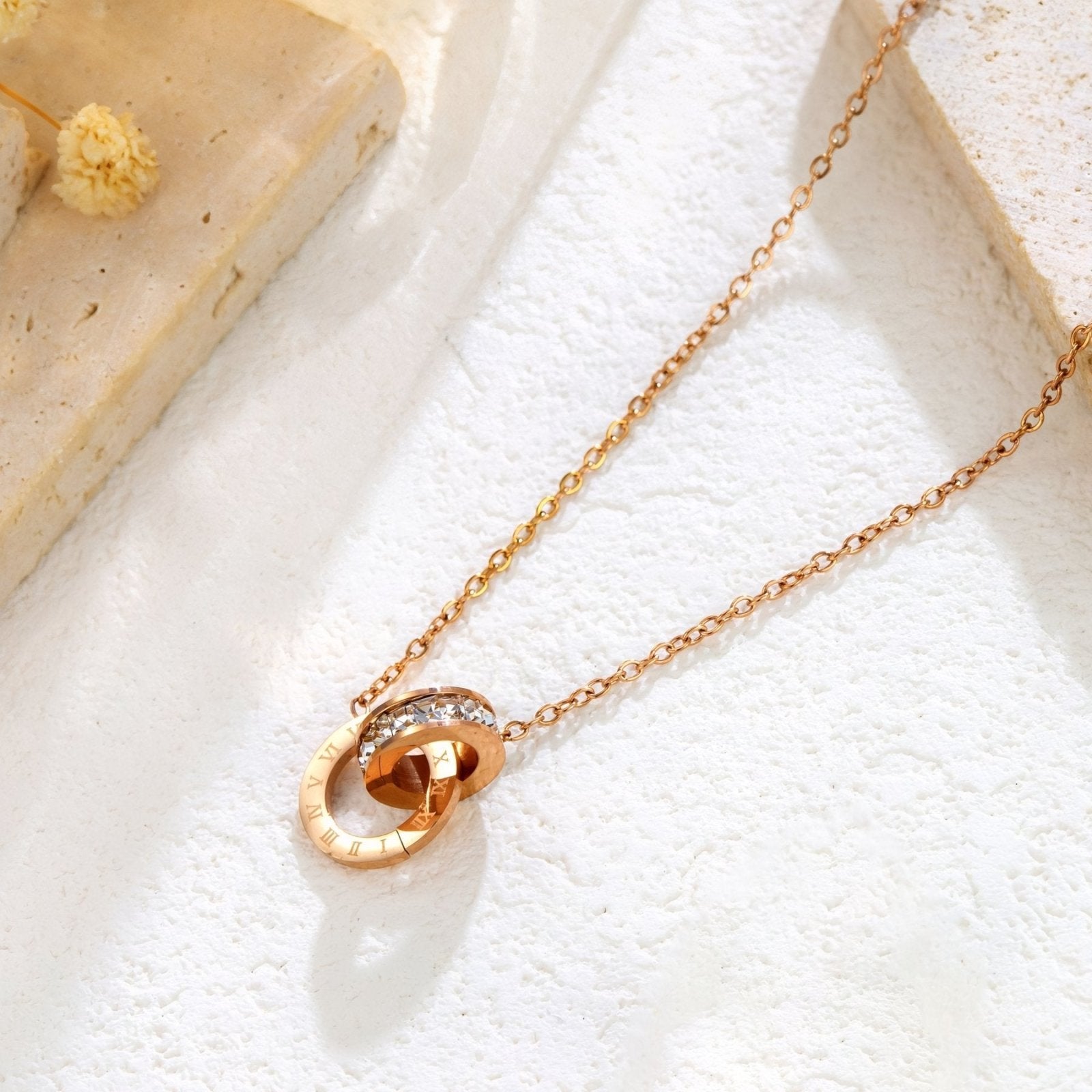 Collier double anneau entrelacé pour femme, chiffres romains et zircon, en acier inoxydable