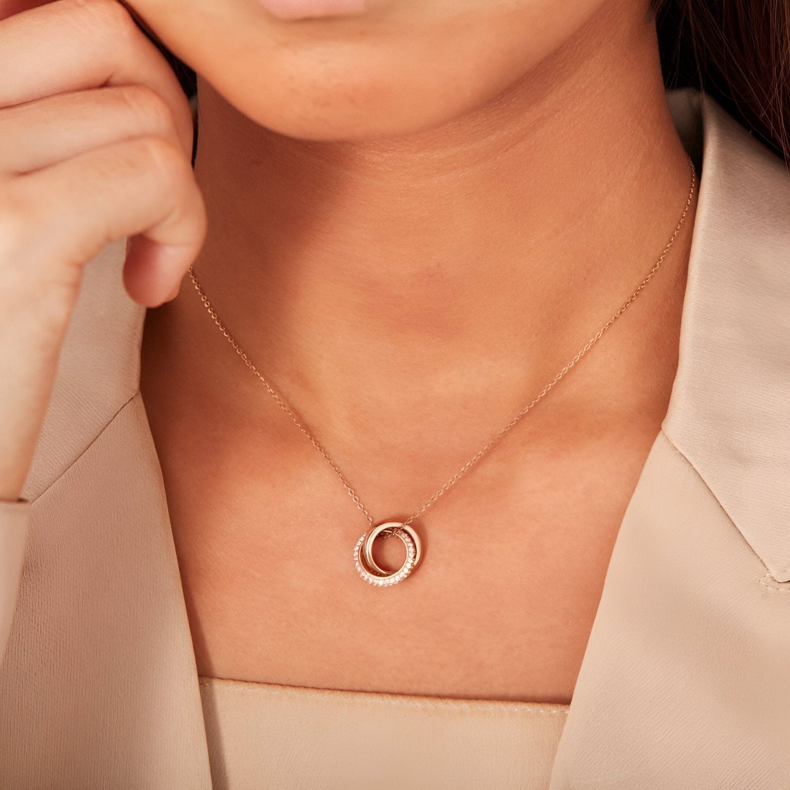 Collier double anneaux entrelacés en argent 925, style minimaliste pour femme, modèle Éternelle