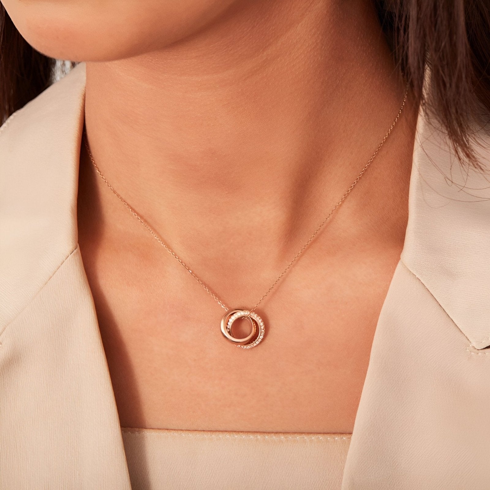 Collier double anneaux entrelacés en argent 925, style minimaliste pour femme, modèle Éternelle
