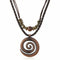 Collier double rang bohème, pendentif spirale bronze, perles en bois et cordon en cuir ajustable