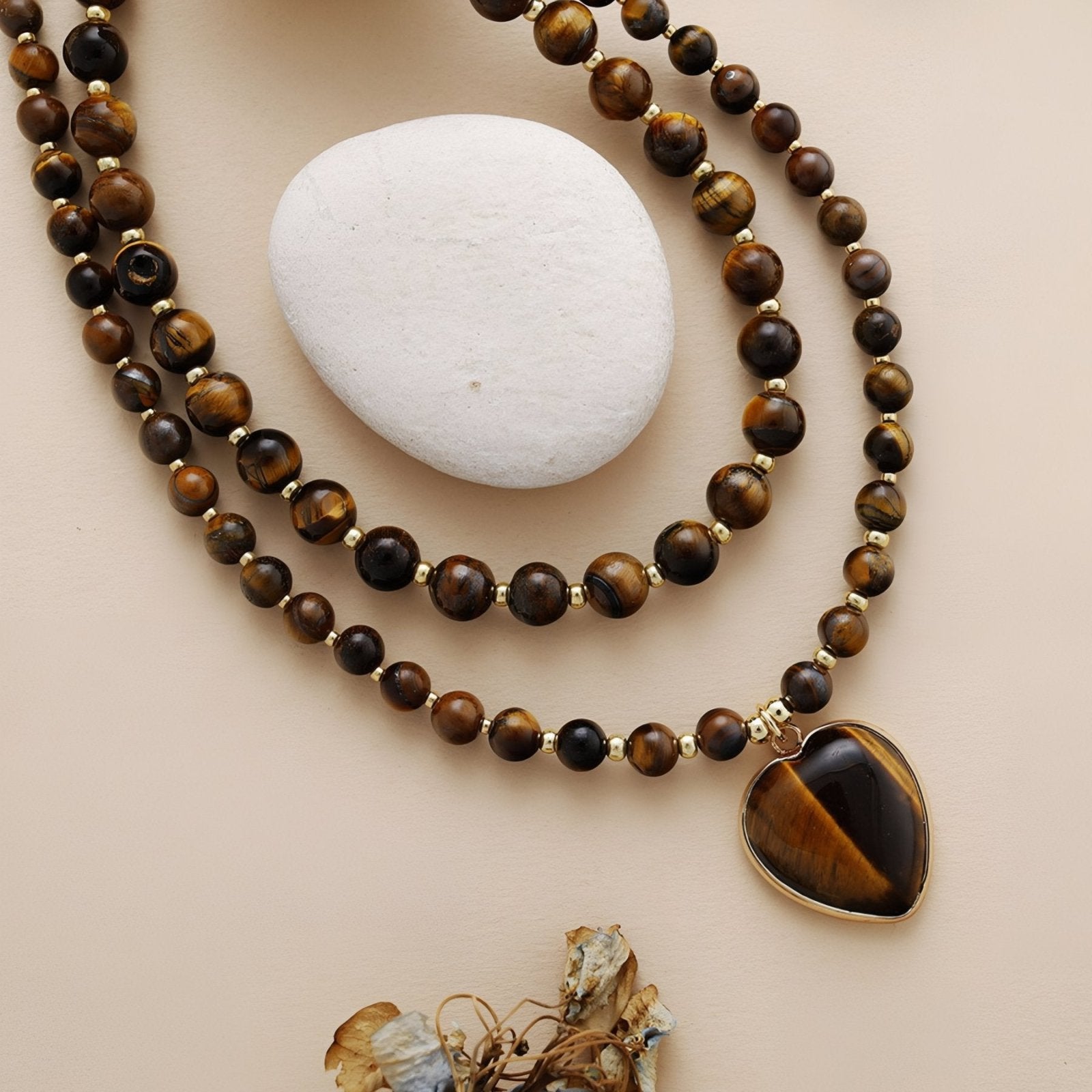 Collier double rang en pierres naturelles, aventurine, quartz rose ou oeil de tigre, pendentif cœur ou médaillon doré