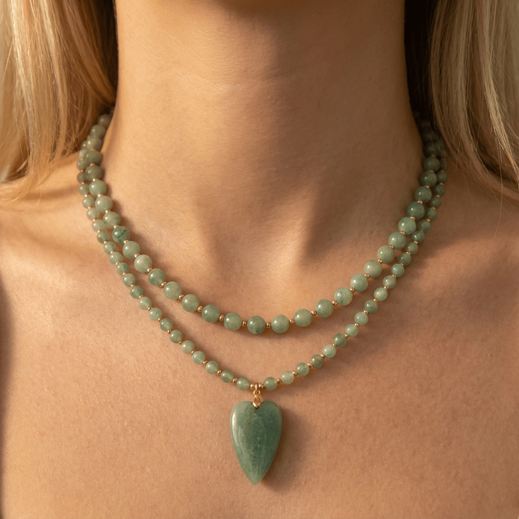 Collier double rang en pierres naturelles, aventurine, quartz rose ou oeil de tigre, pendentif cœur ou médaillon doré