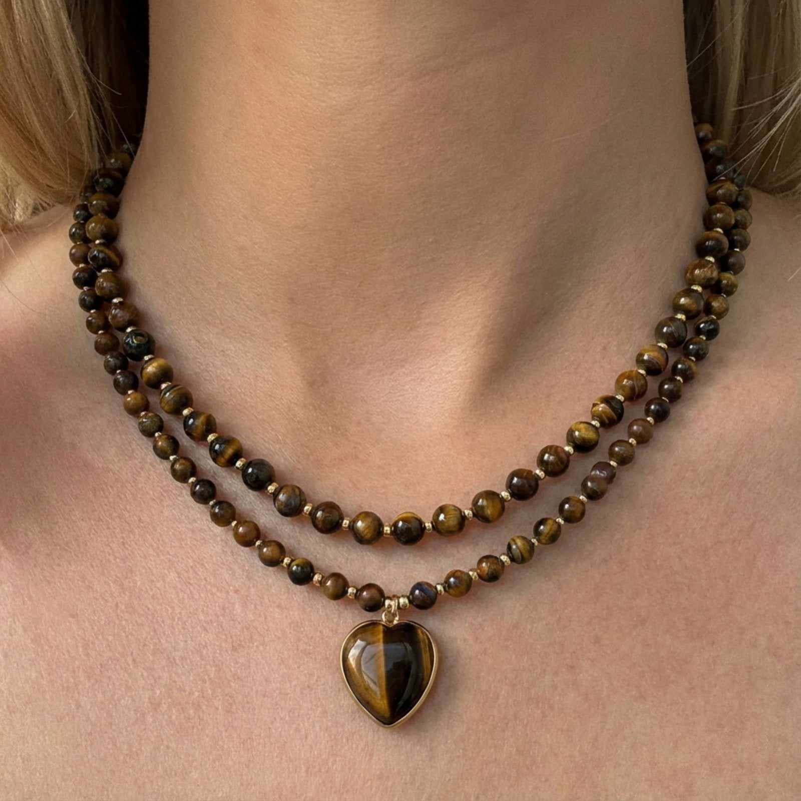 Collier double rang en pierres naturelles, aventurine, quartz rose ou oeil de tigre, pendentif cœur ou médaillon doré