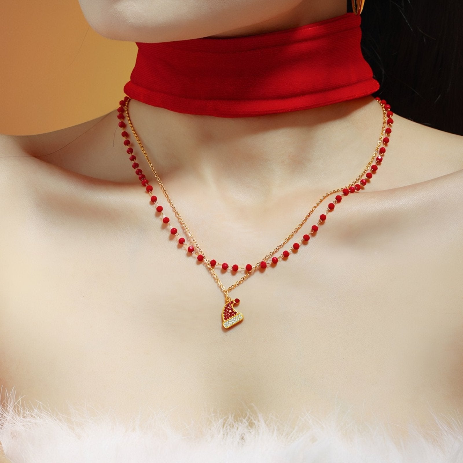 Collier double rang festif, perles rouges et pendentif chapeau de Noël, en acier inodydable et zircon