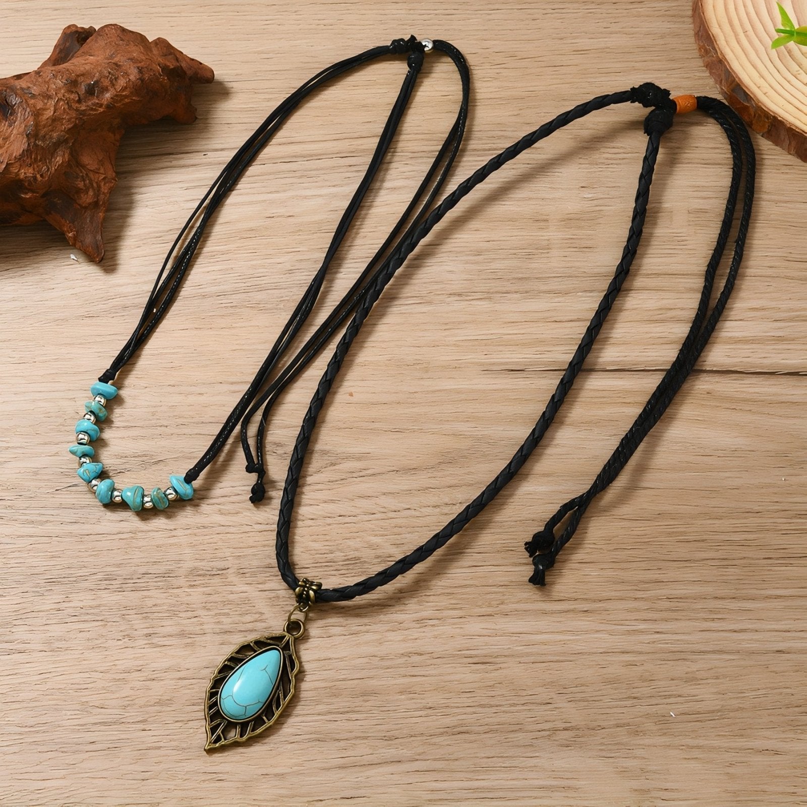 Collier double rangs femme, perles turquoise et pendentif feuille, style hippie et bohème