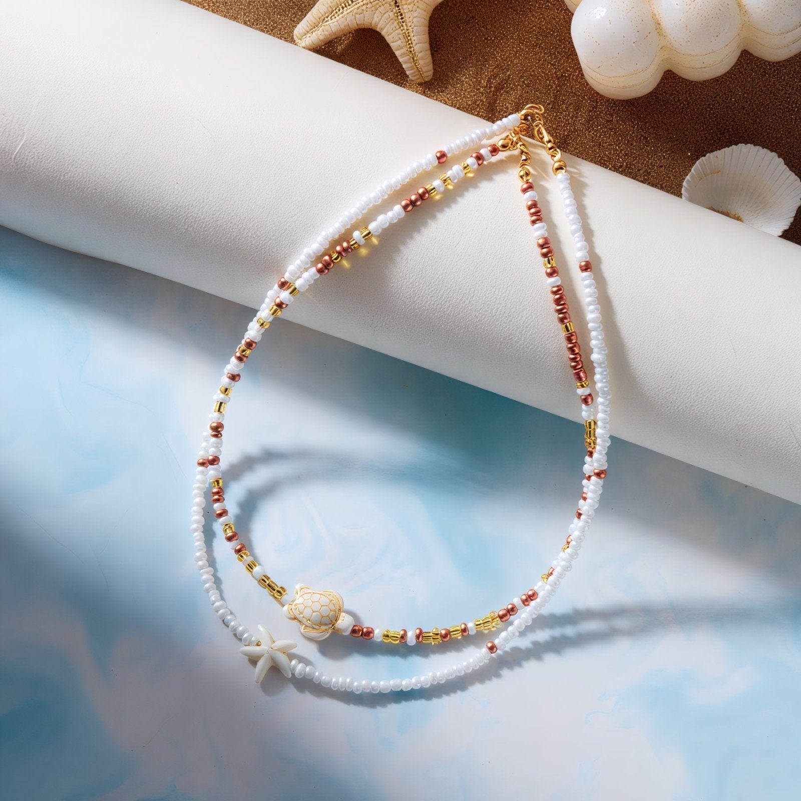 Collier double rangs tortue et étoile, perles colorées effet plage, modèle Brye
