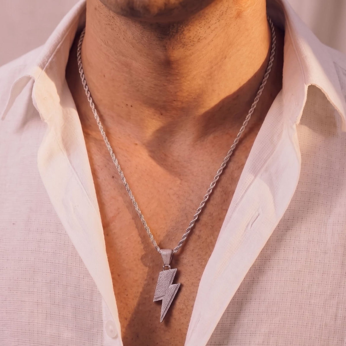Collier éclair hip-hop pour homme, en cuivre avec placage or 18K, pendentif entièrement serti de zircons