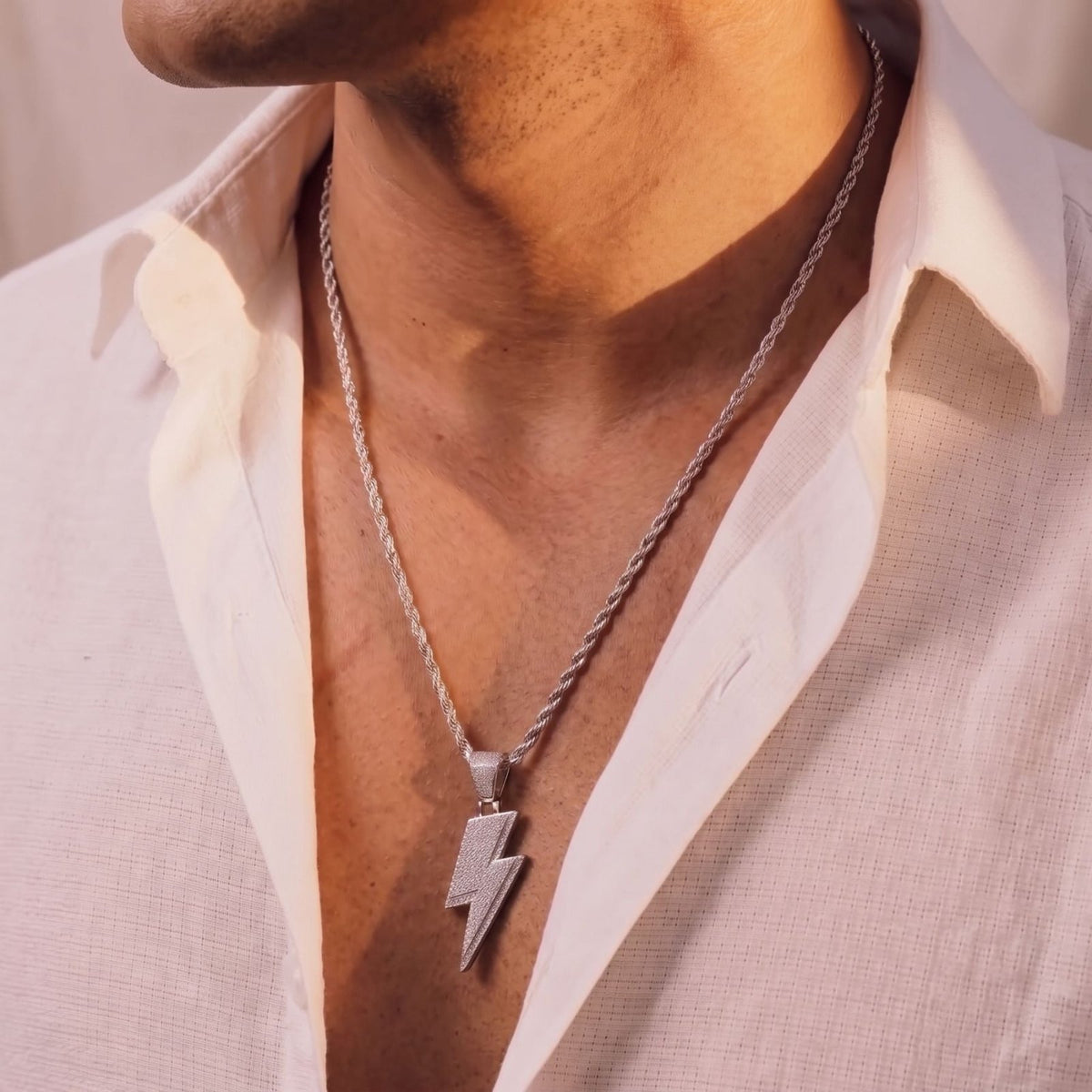 Collier éclair hip-hop pour homme, en cuivre avec placage or 18K, pendentif entièrement serti de zircons