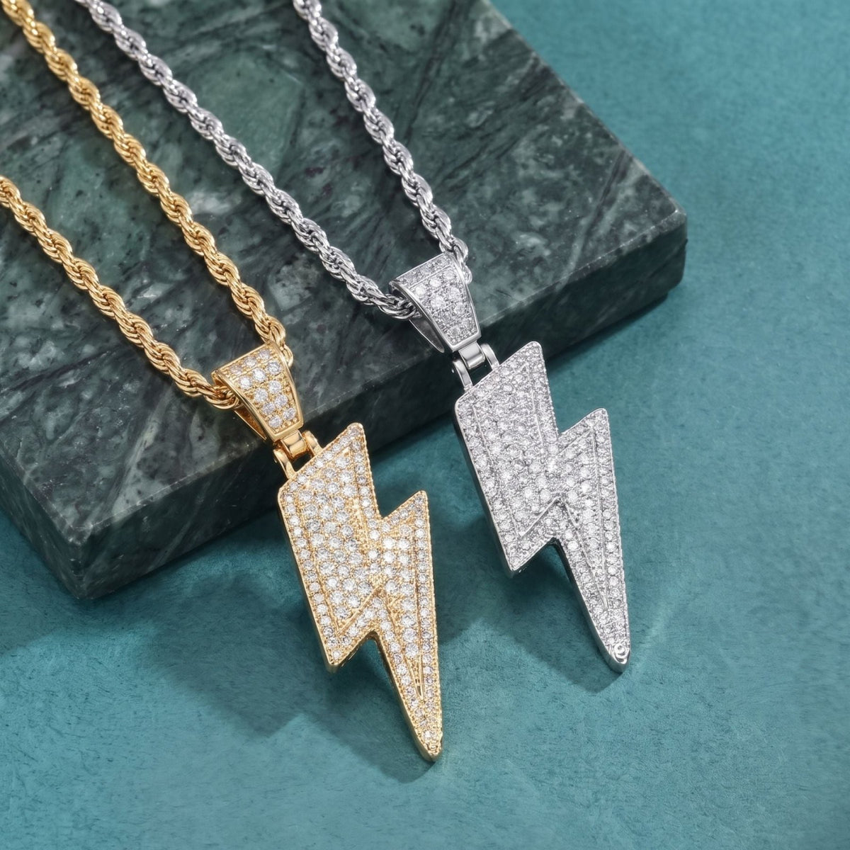 Collier éclair hip-hop pour homme, en cuivre avec placage or 18K, pendentif entièrement serti de zircons