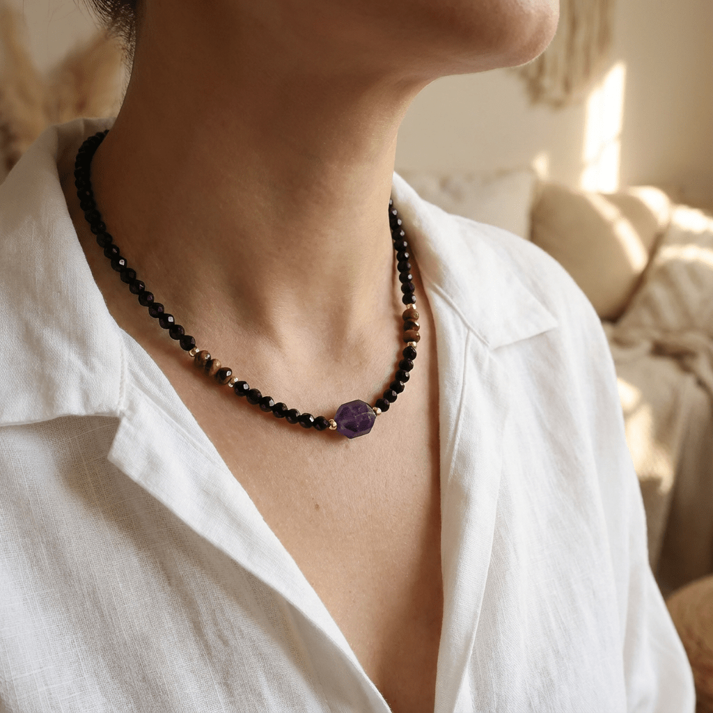 Collier élégant en pierres naturelles, onyx, améthyste et œil de tigre, style bohème chic