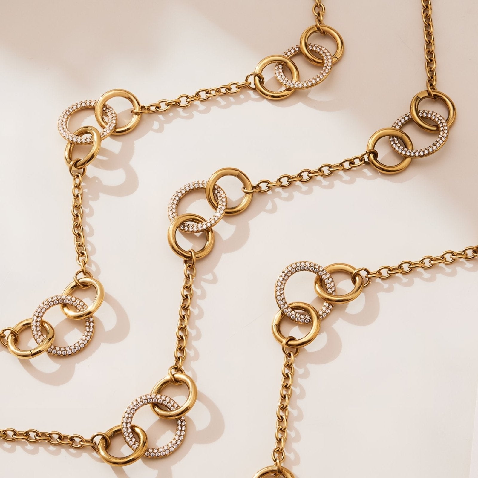 Collier élégant pour femme, maillons entrelacés, en acier inoxydable et anneaux pavés de zircon