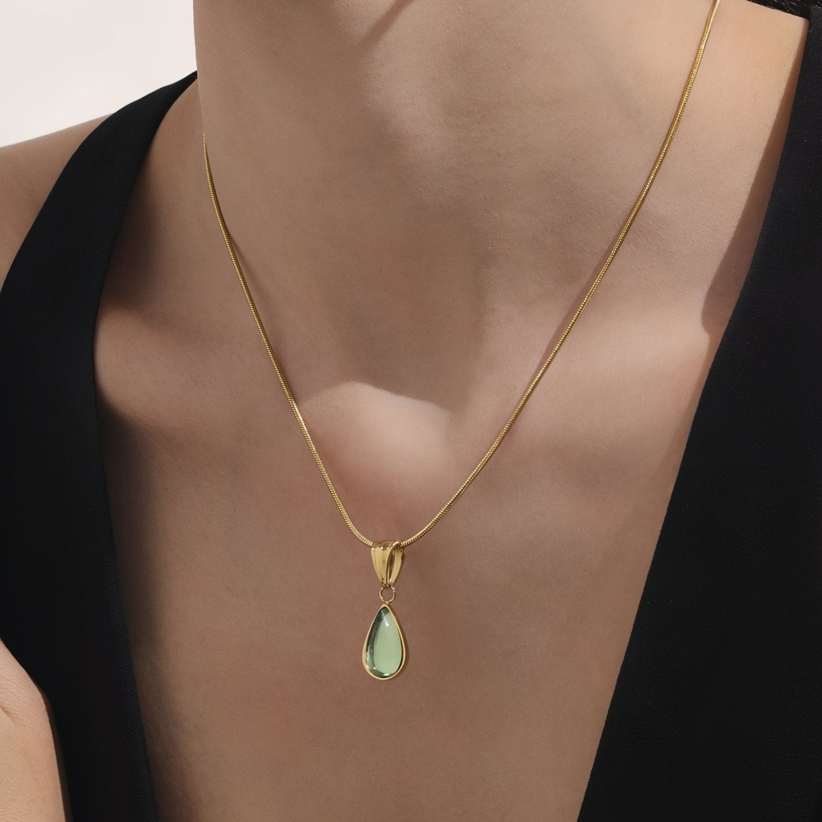 Collier élégant pour femme, pendentif goutte d'eau en verre teinté, chaîne serpent en acier inoxydable