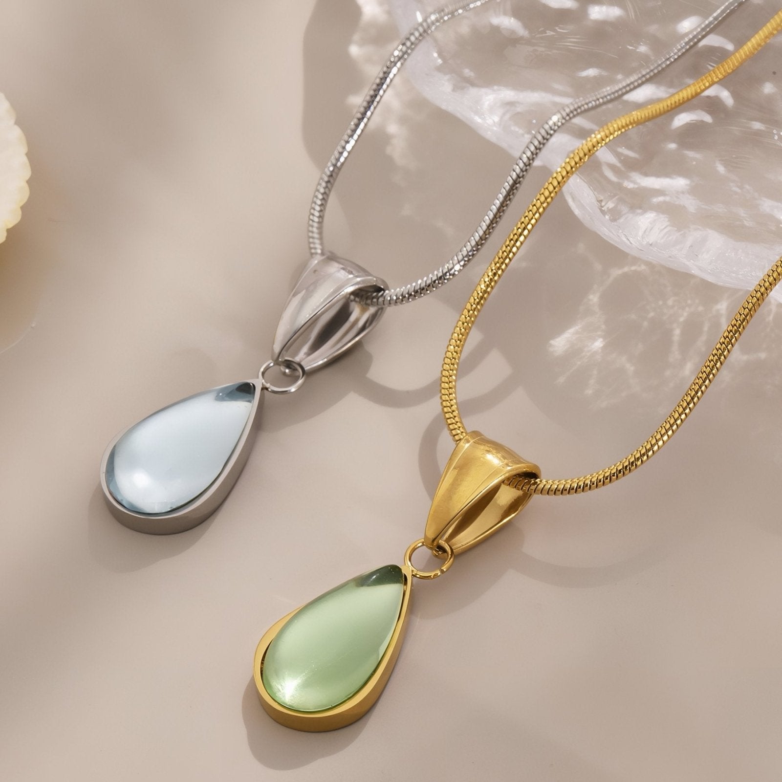 Collier élégant pour femme, pendentif goutte d'eau en verre teinté, chaîne serpent en acier inoxydable