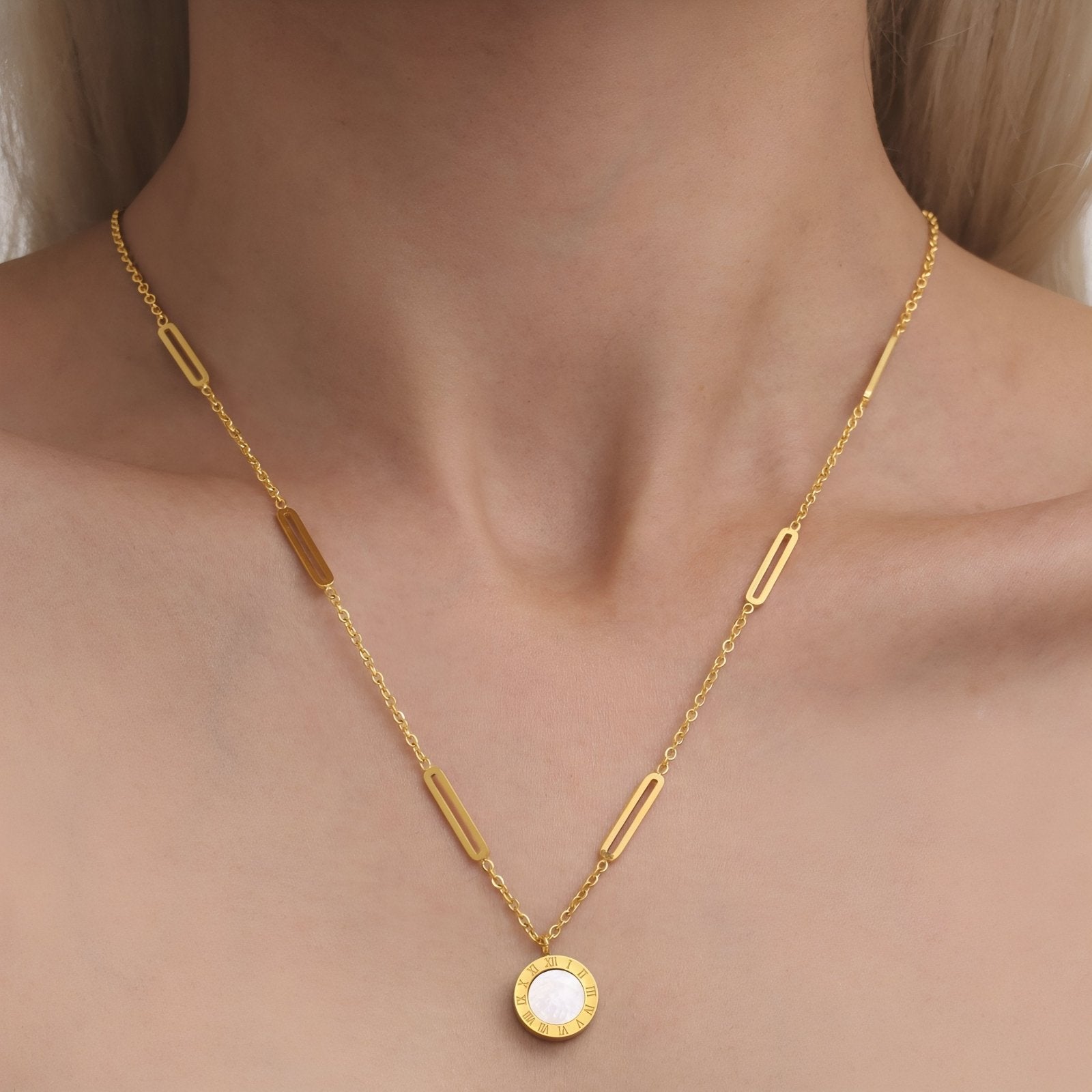 Collier élégant pour femme, pendentif rond réversible avec chiffres romains, en acrylique et acier inoxydable