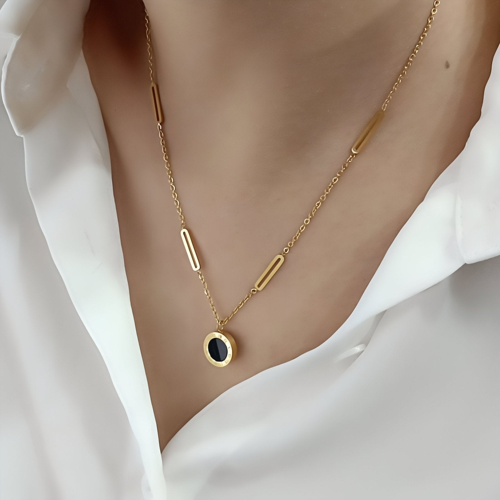 Collier élégant pour femme, pendentif rond réversible avec chiffres romains, en acrylique et acier inoxydable