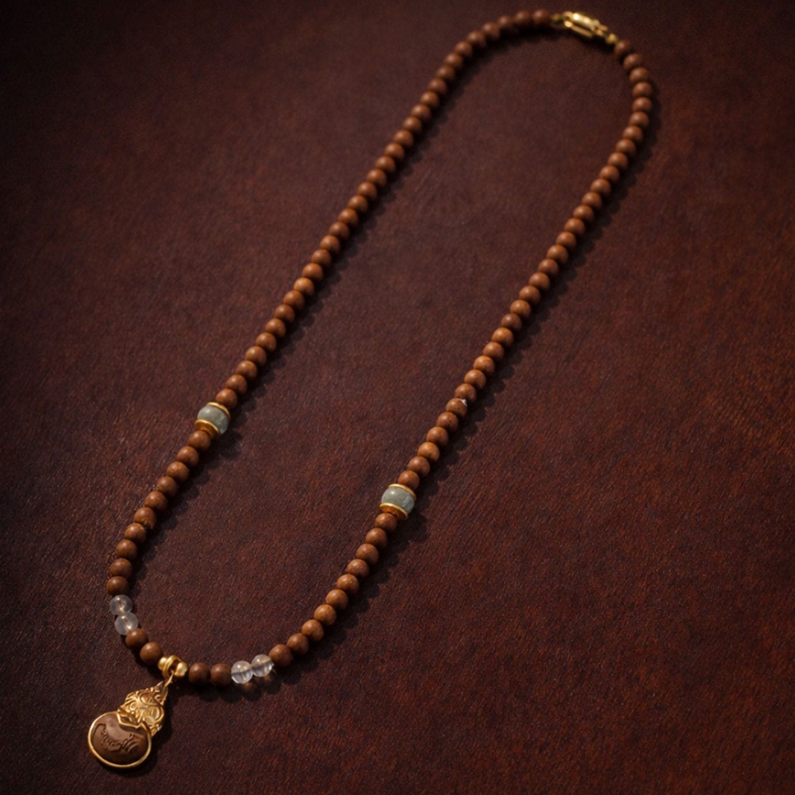 Collier en bois de santal naturel et perles de bois, avec pendentif gourde et alliage métallique
