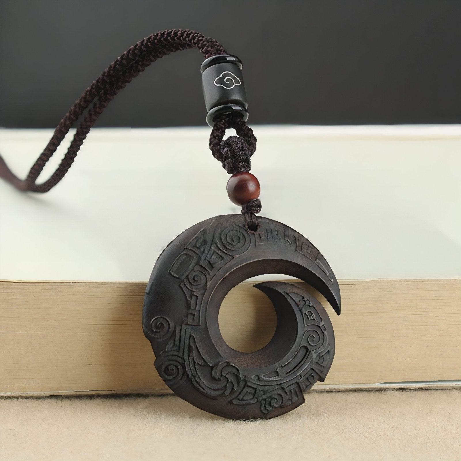 Collier en bois d'ébène naturel, pendentif circulaire rétro et perle en bois, cordon ajustable