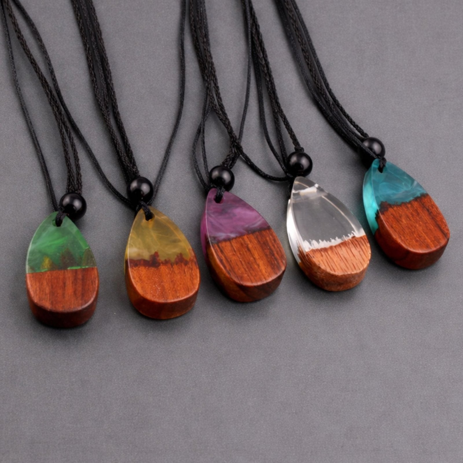 Collier en bois et résine, avec pendentif goutte et cordon ajustable, style bohème