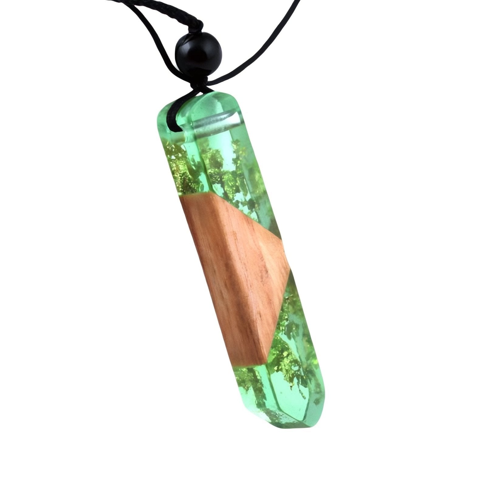 Collier en bois et résine effet cristal, avec pendentif géométrique et cordon noir ajustable