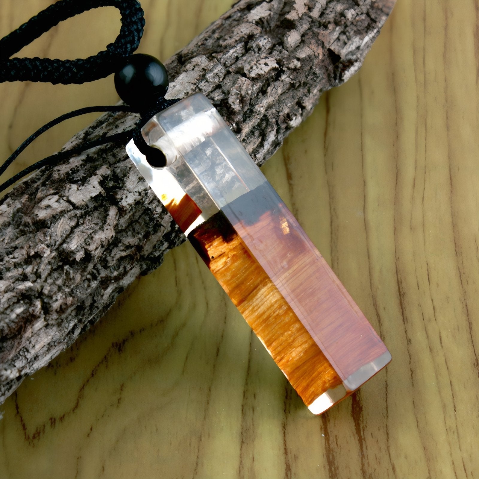 Collier en bois et résine transparente, avec pendentif rectangulaire, fait main