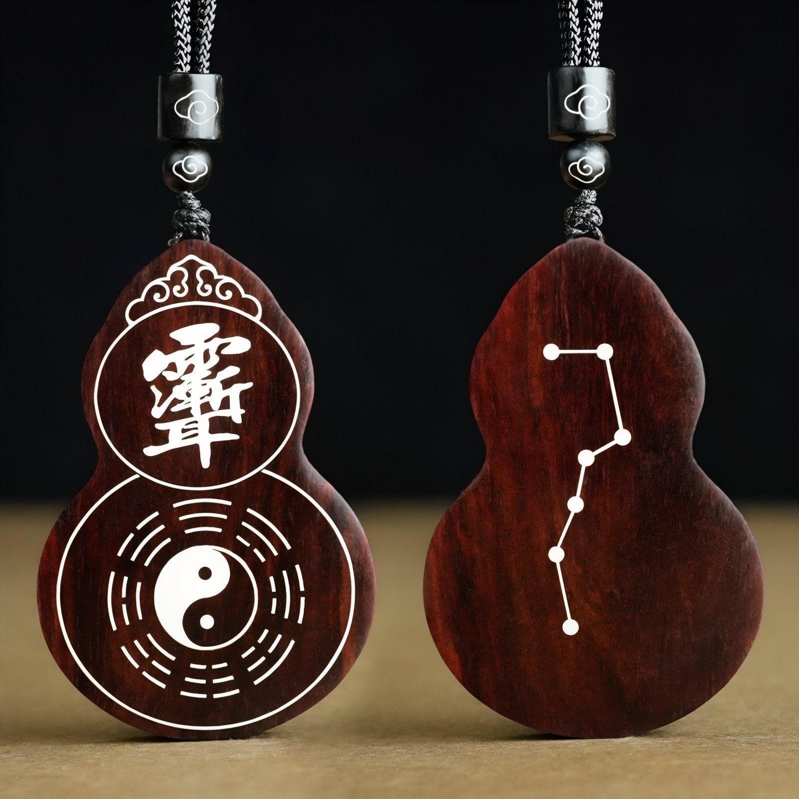 Collier en bois naturel, avec pendentif en forme de gourde orné de motifs taoïstes Bagua en argent, cordon ajustable