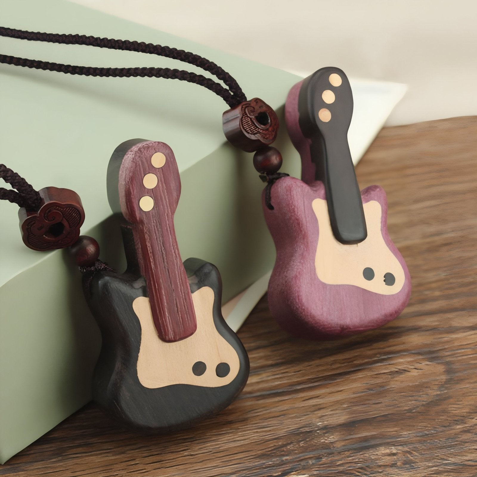 Collier en bois naturel, avec pendentif guitare et perle en bois, cordon noir ajustable