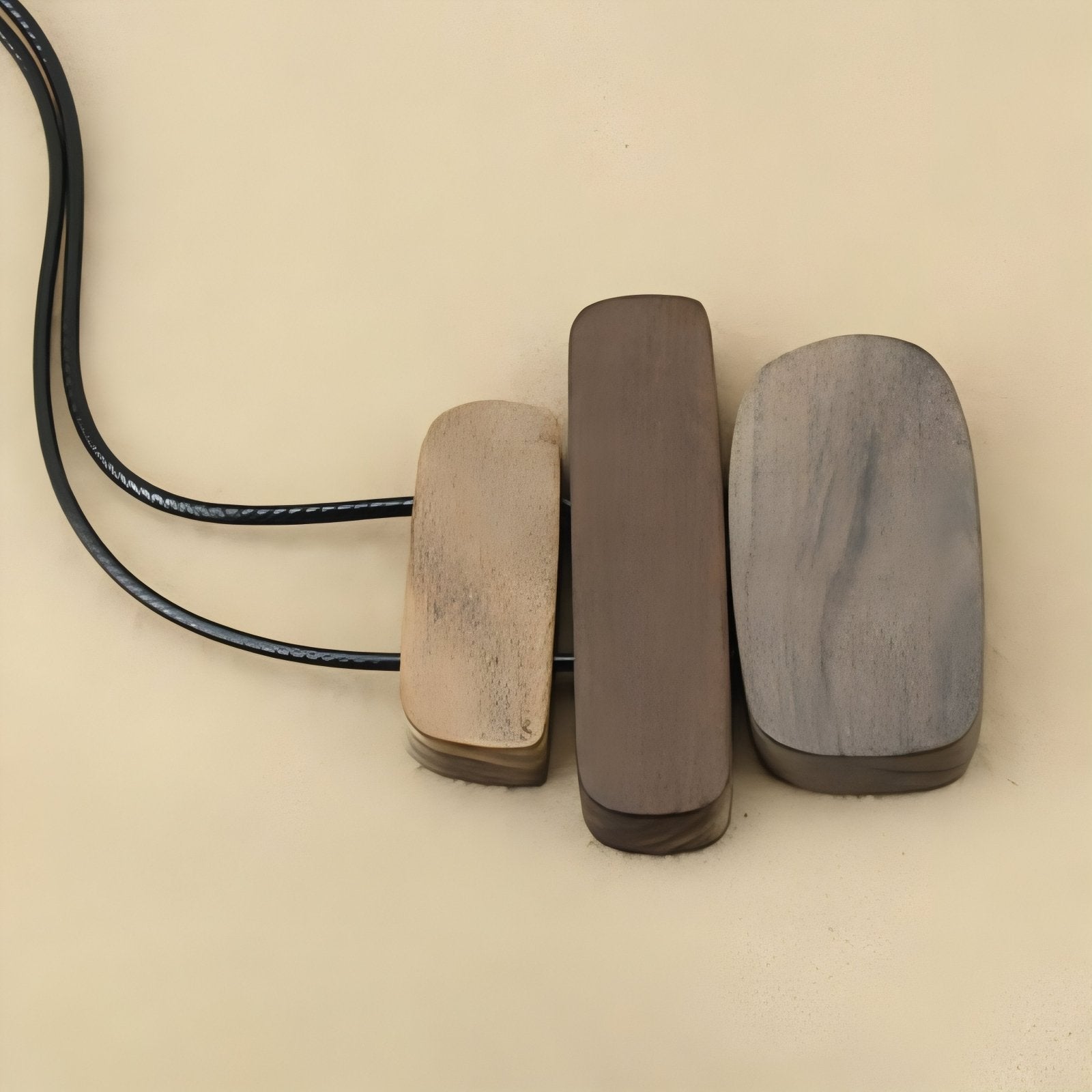 Collier en bois naturel, avec triple pendentif géométrique et cordon ajustable